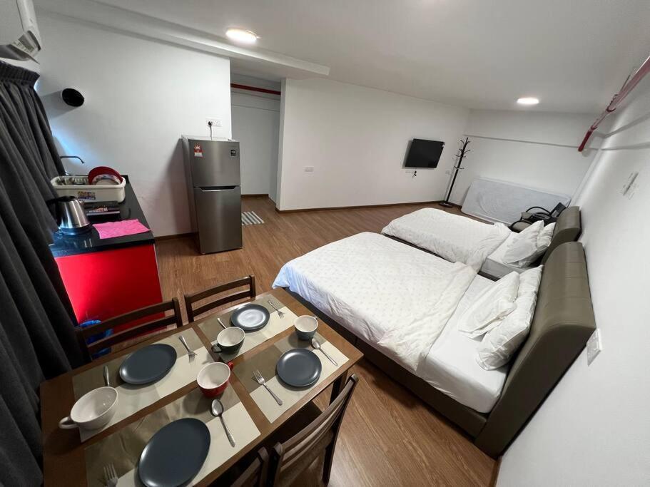 شقة New 6Pax Soho Near Usm & Spice Arena & Airport بيان ليباس المظهر الخارجي الصورة